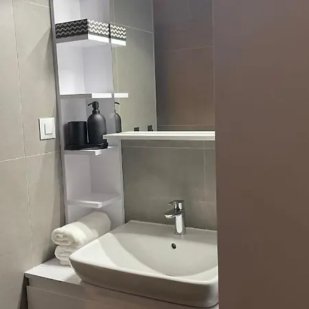 Ad Ζάγκρεμπ